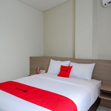 RedDoorz near Exit Tol Banyumanik 2 Hotel Srondolwetan Kültér fotó