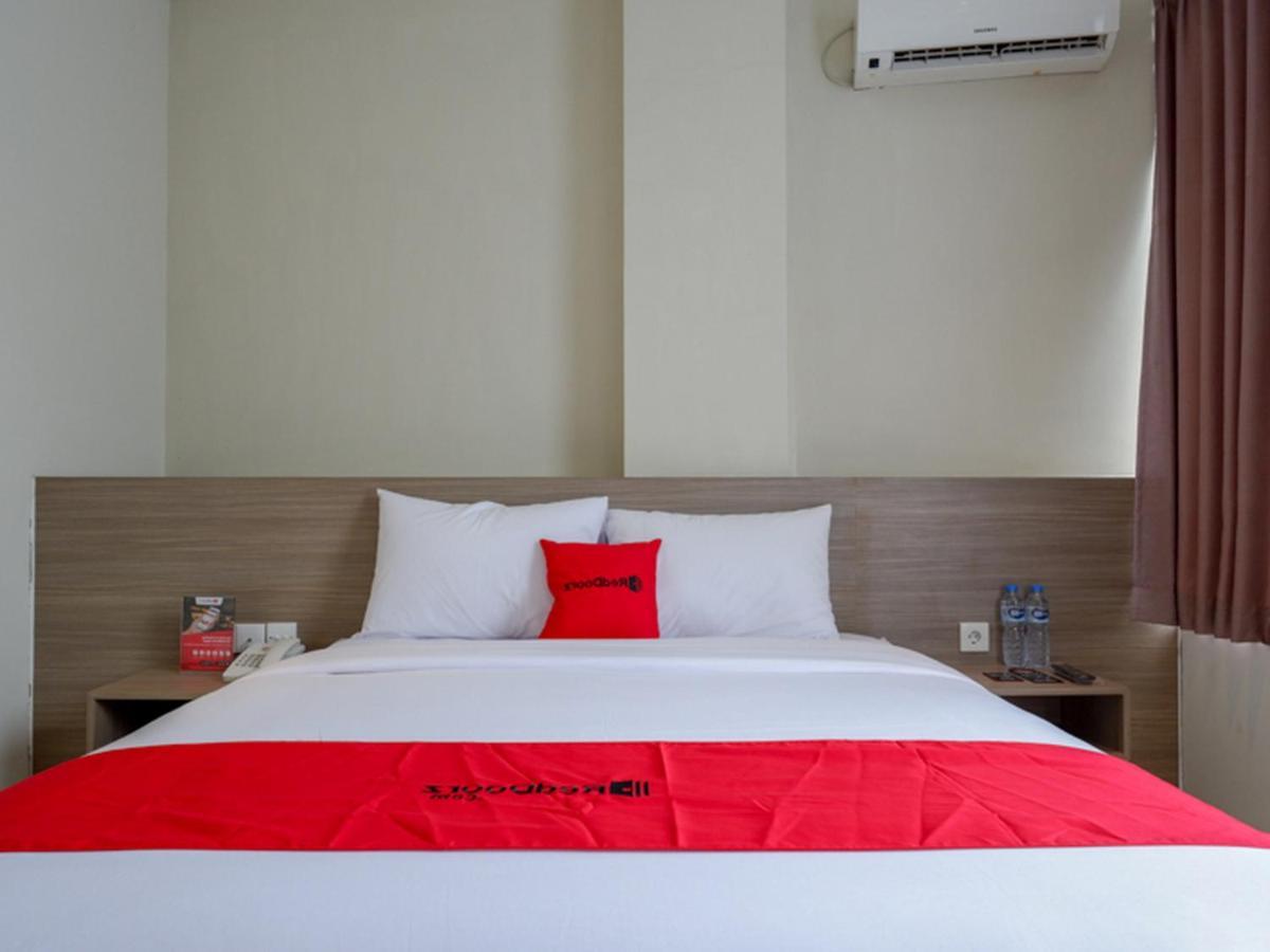 RedDoorz near Exit Tol Banyumanik 2 Hotel Srondolwetan Kültér fotó