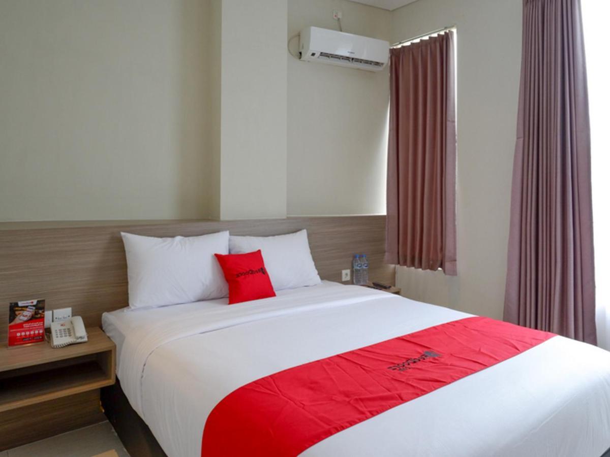 RedDoorz near Exit Tol Banyumanik 2 Hotel Srondolwetan Kültér fotó