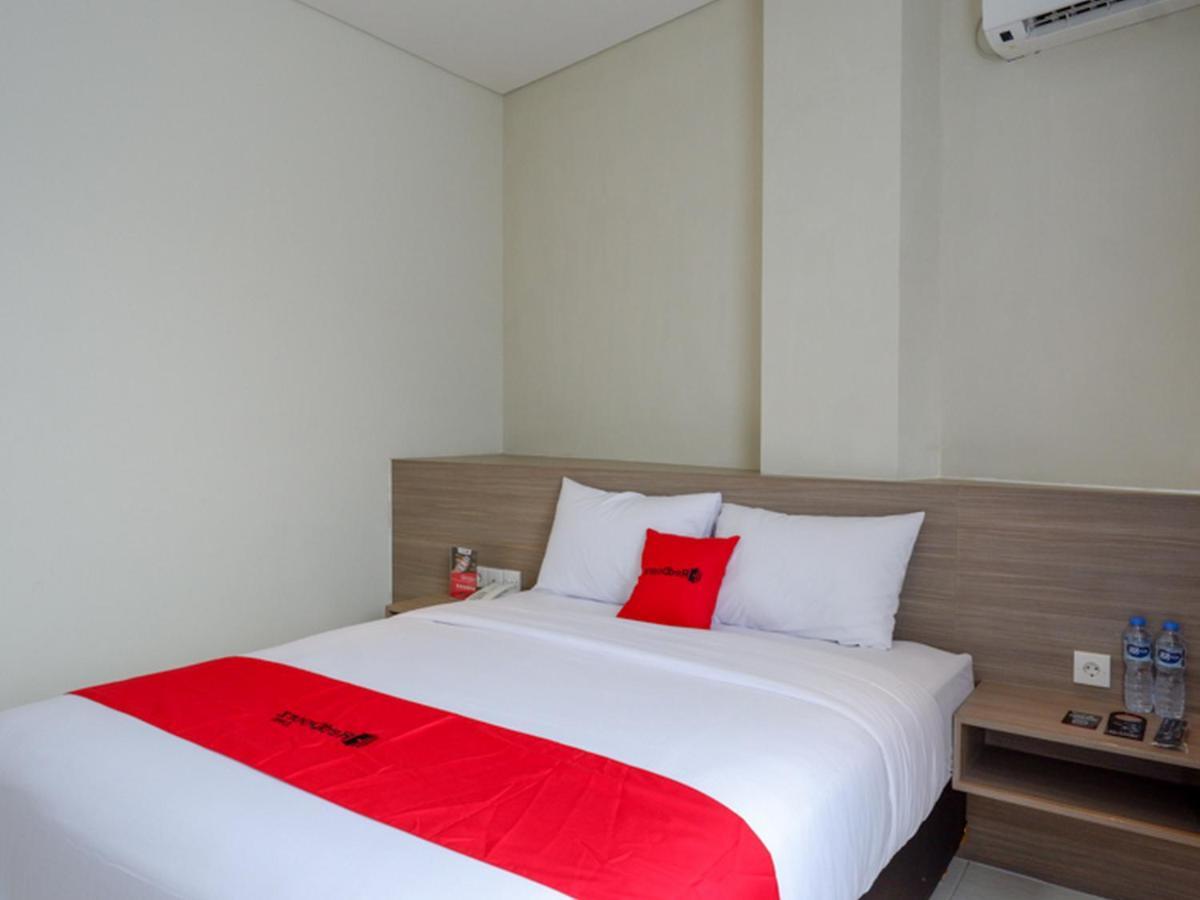RedDoorz near Exit Tol Banyumanik 2 Hotel Srondolwetan Kültér fotó