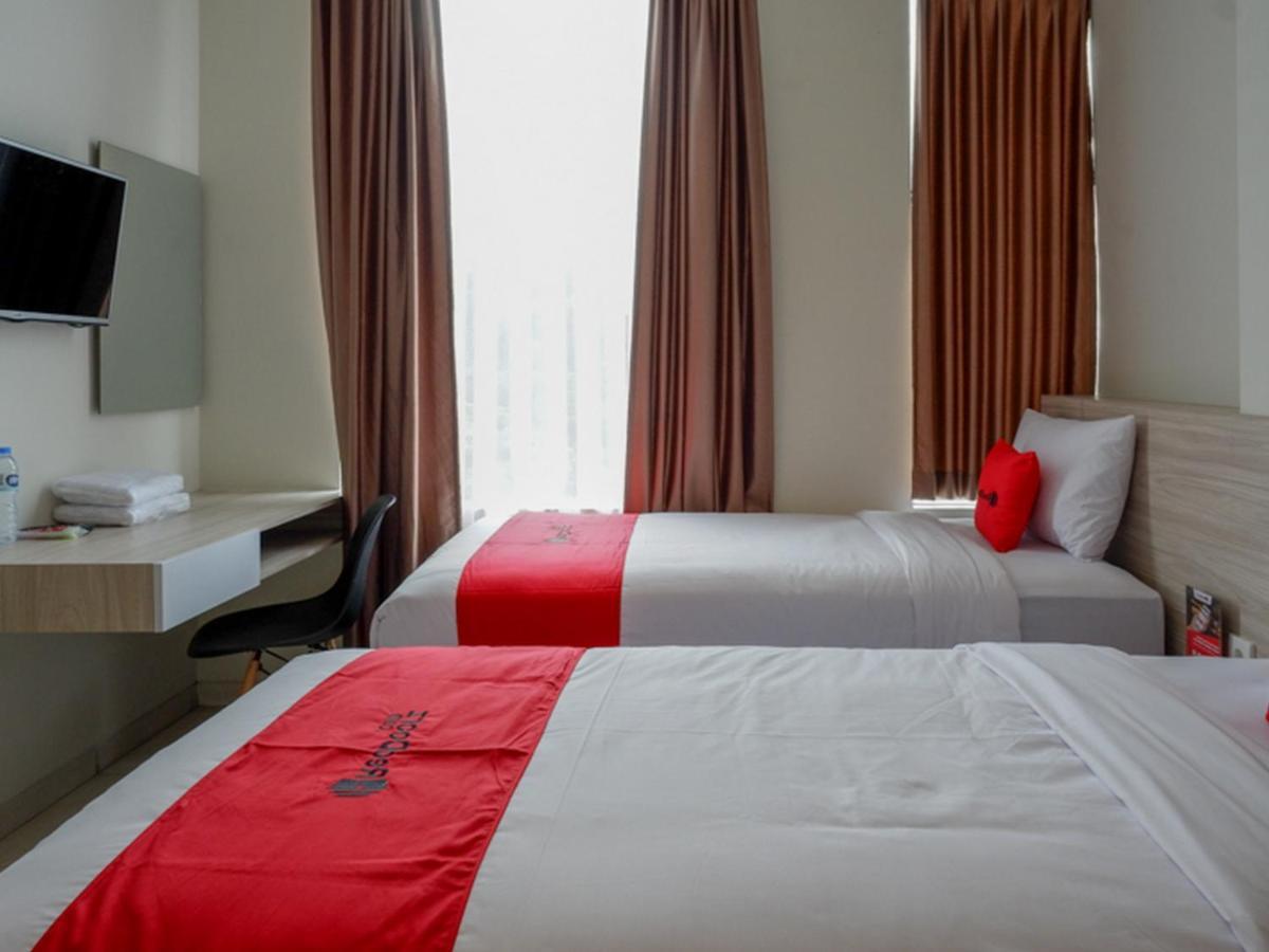 RedDoorz near Exit Tol Banyumanik 2 Hotel Srondolwetan Kültér fotó