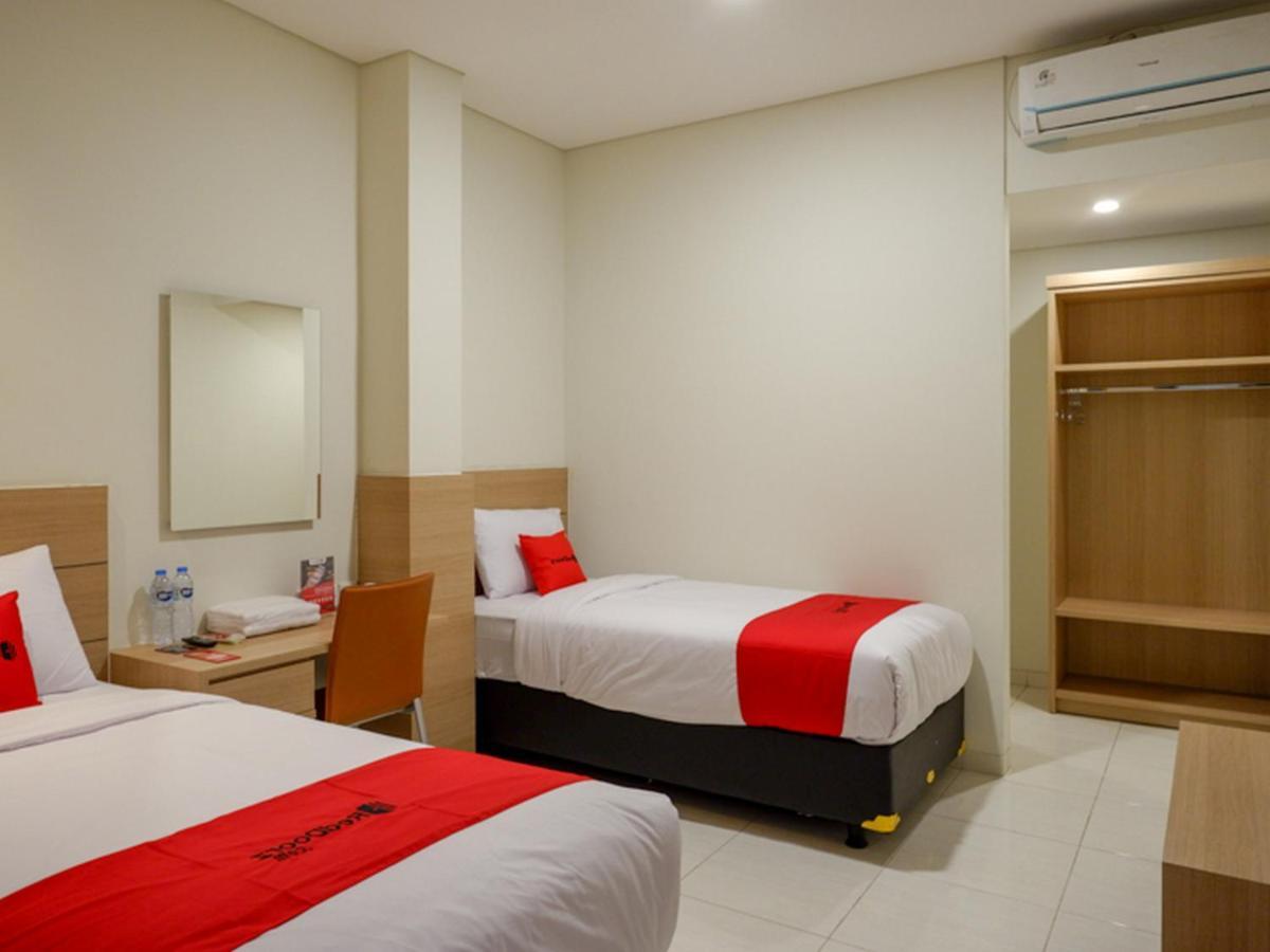 RedDoorz near Exit Tol Banyumanik 2 Hotel Srondolwetan Kültér fotó