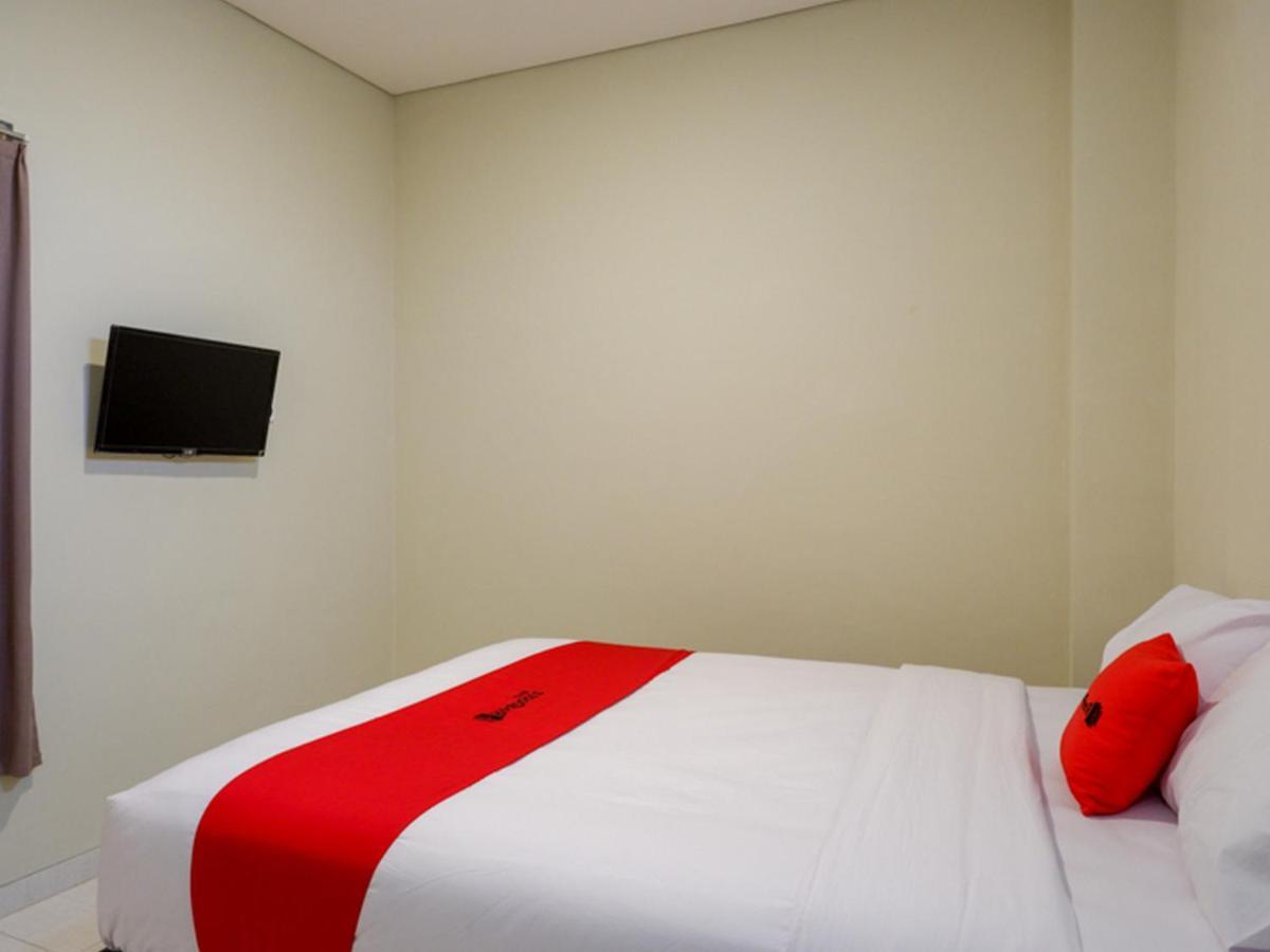 RedDoorz near Exit Tol Banyumanik 2 Hotel Srondolwetan Kültér fotó