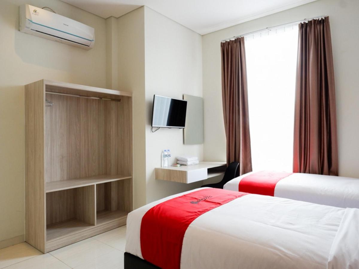 RedDoorz near Exit Tol Banyumanik 2 Hotel Srondolwetan Kültér fotó